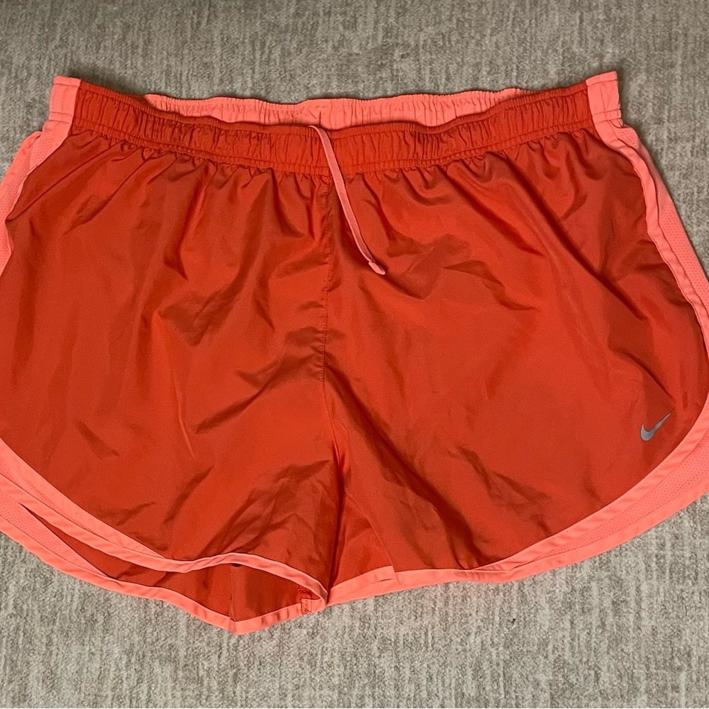 Women's Nike Dry Tempo Running Short
